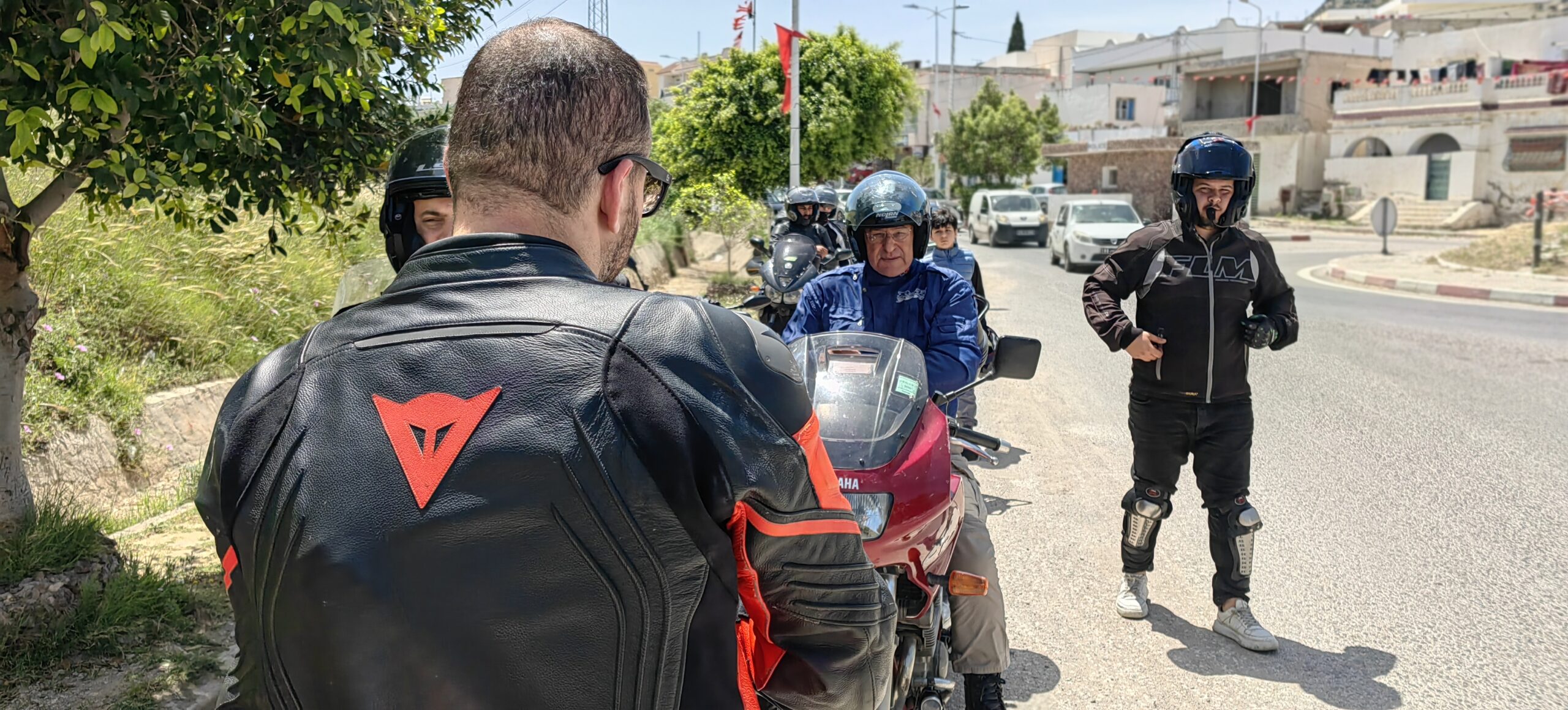 Groupe voyageur à moto